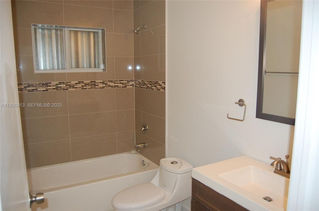 В аренду: $3,200 (3 спален, 2 ванн, 900 Квадратных фут)