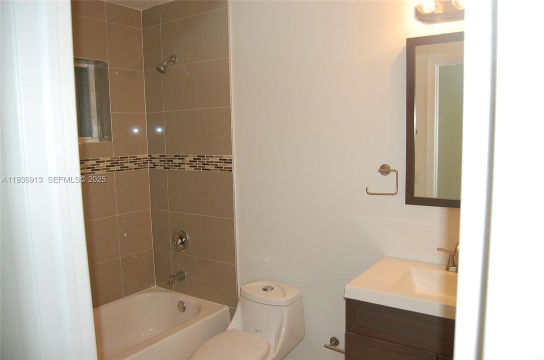 В аренду: $3,200 (3 спален, 2 ванн, 900 Квадратных фут)