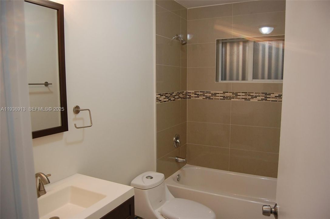 В аренду: $3,200 (3 спален, 2 ванн, 900 Квадратных фут)