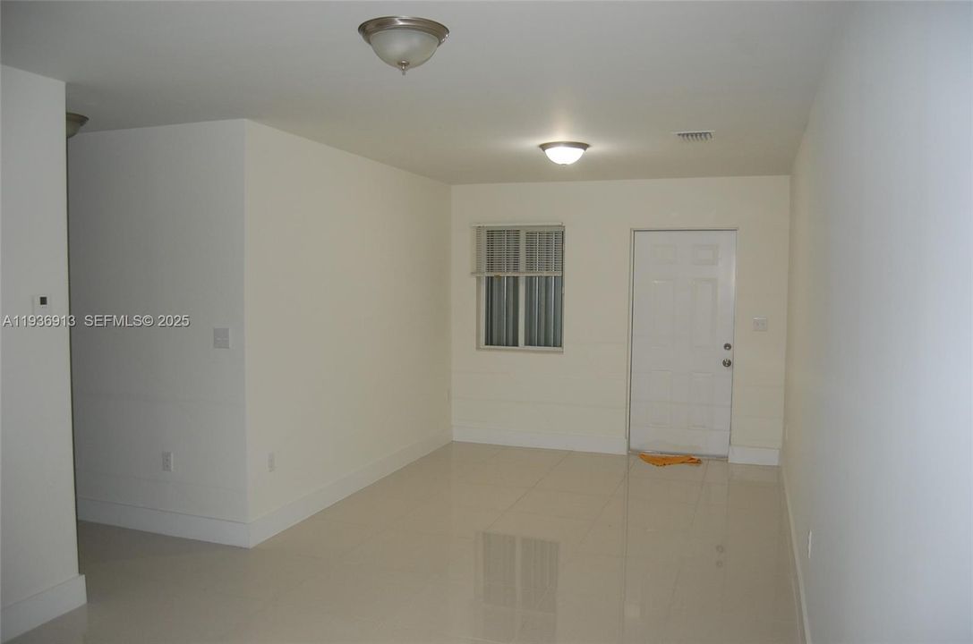 В аренду: $3,200 (3 спален, 2 ванн, 900 Квадратных фут)