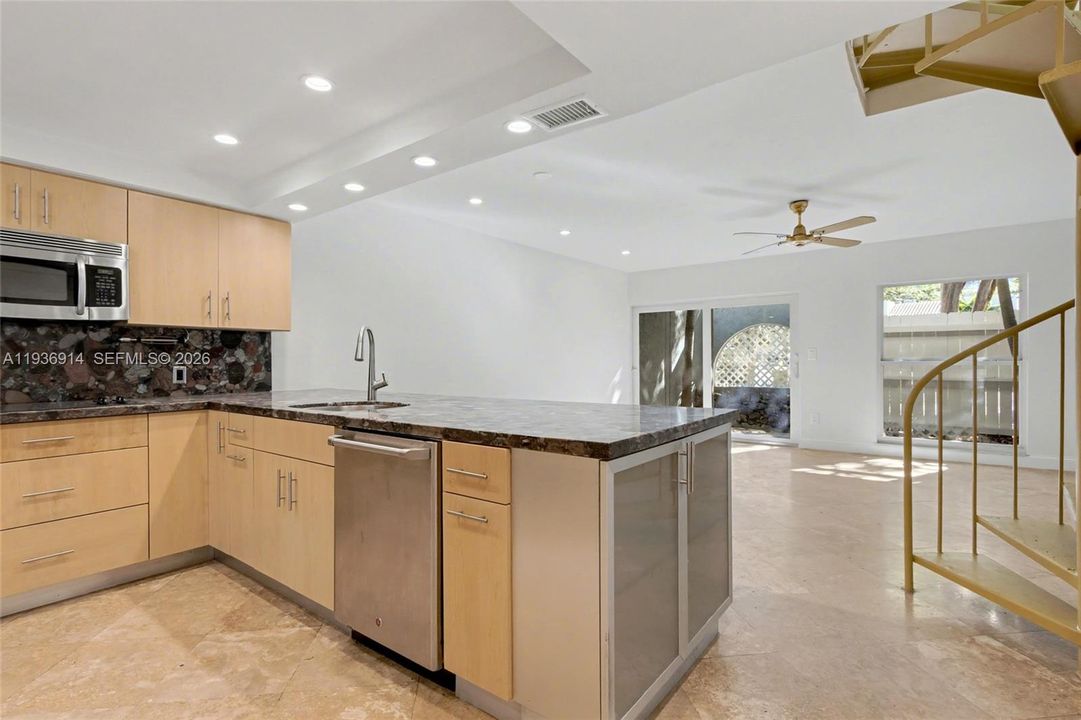 For Sale: $499,000 (2 beds, 1 baths, 1299 Square Feet)