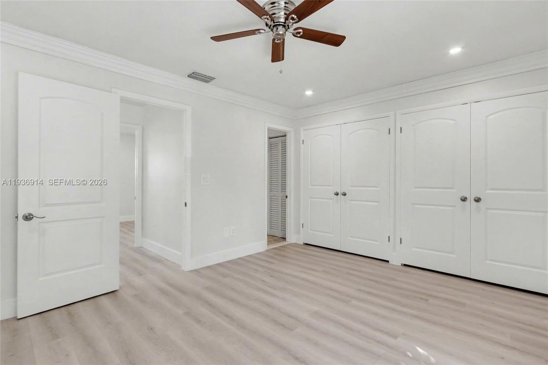 For Sale: $499,000 (2 beds, 1 baths, 1299 Square Feet)