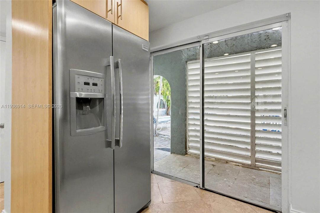 For Sale: $499,000 (2 beds, 1 baths, 1299 Square Feet)
