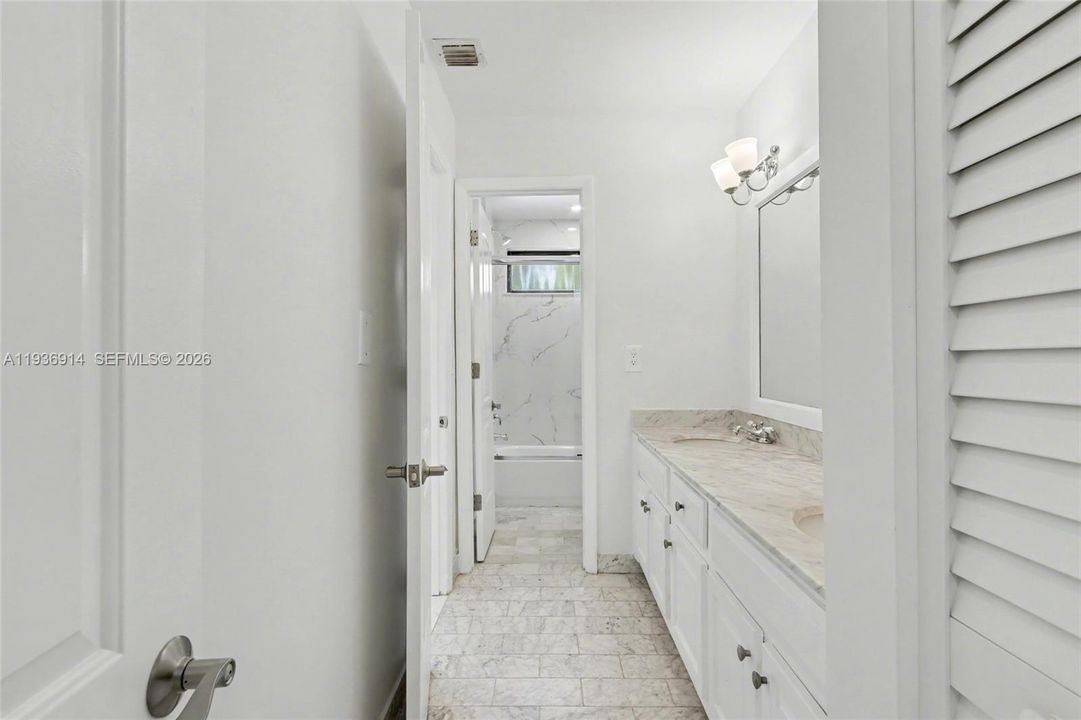 For Sale: $499,000 (2 beds, 1 baths, 1299 Square Feet)