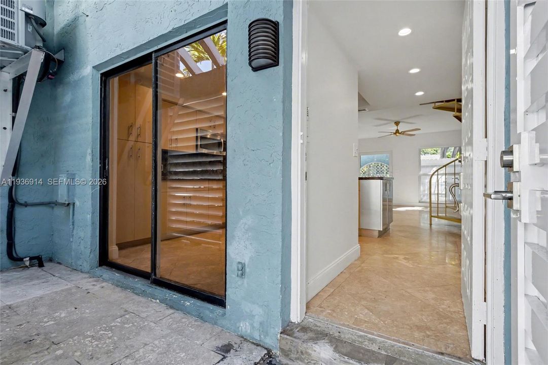 For Sale: $499,000 (2 beds, 1 baths, 1299 Square Feet)