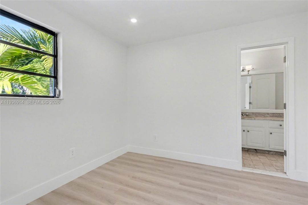 For Sale: $499,000 (2 beds, 1 baths, 1299 Square Feet)
