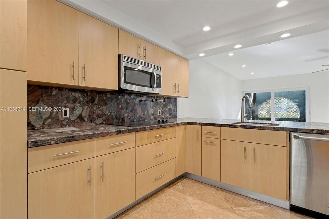 For Sale: $499,000 (2 beds, 1 baths, 1299 Square Feet)
