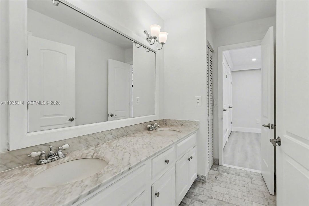 For Sale: $499,000 (2 beds, 1 baths, 1299 Square Feet)