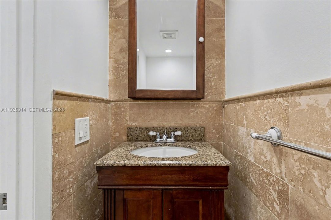 For Sale: $499,000 (2 beds, 1 baths, 1299 Square Feet)