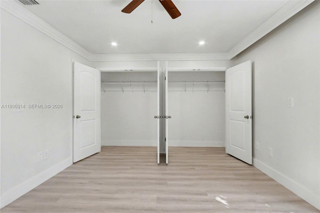For Sale: $499,000 (2 beds, 1 baths, 1299 Square Feet)