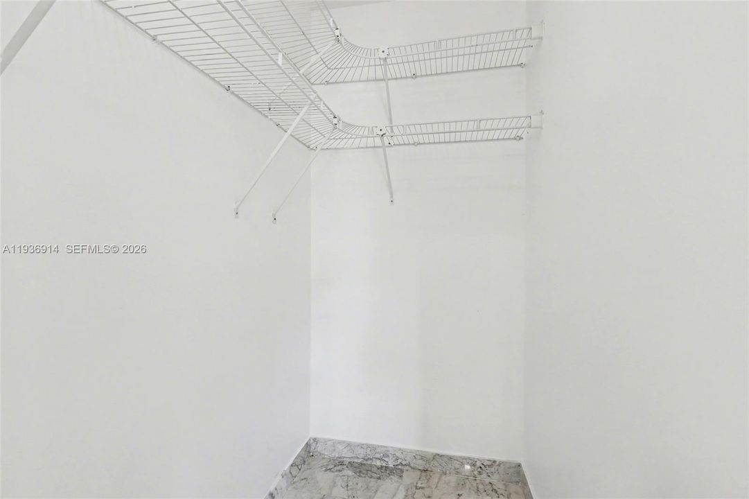 For Sale: $499,000 (2 beds, 1 baths, 1299 Square Feet)