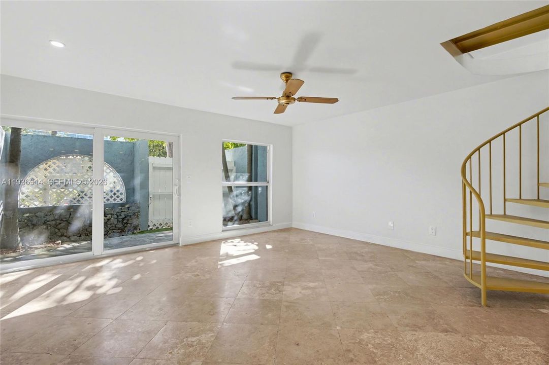 For Sale: $499,000 (2 beds, 1 baths, 1299 Square Feet)