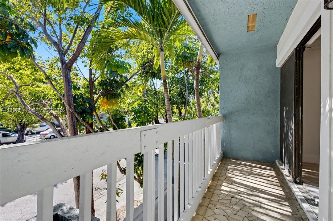 For Sale: $499,000 (2 beds, 1 baths, 1299 Square Feet)