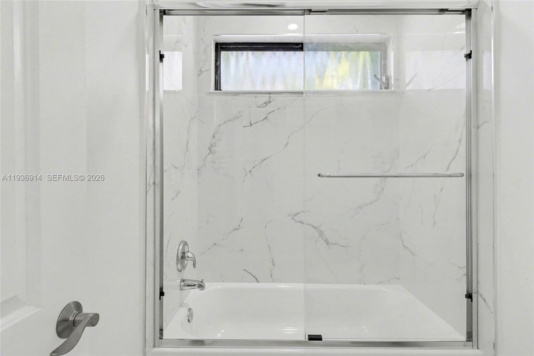 For Sale: $499,000 (2 beds, 1 baths, 1299 Square Feet)