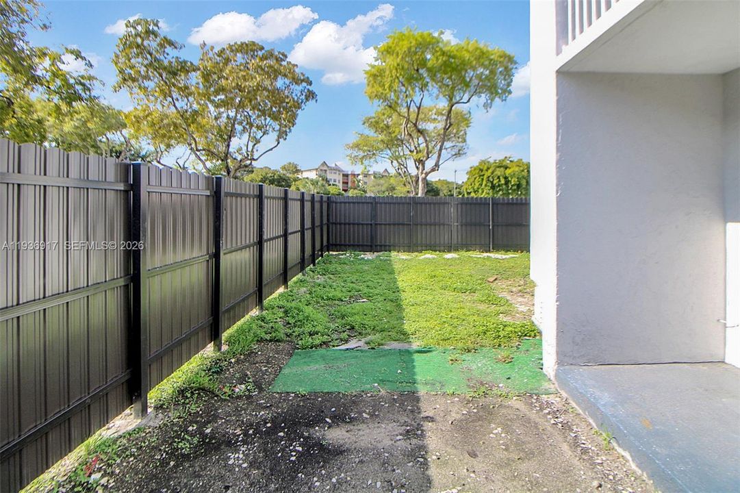 For Sale: $244,900 (1 beds, 1 baths, 810 Square Feet)