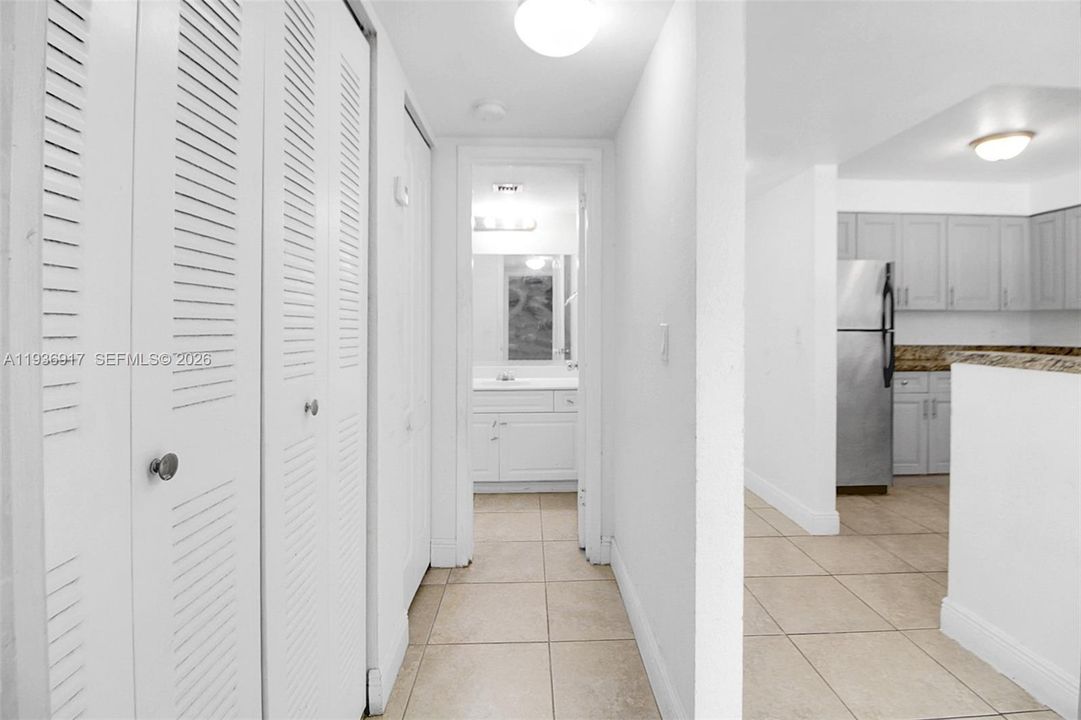 For Sale: $244,900 (1 beds, 1 baths, 810 Square Feet)