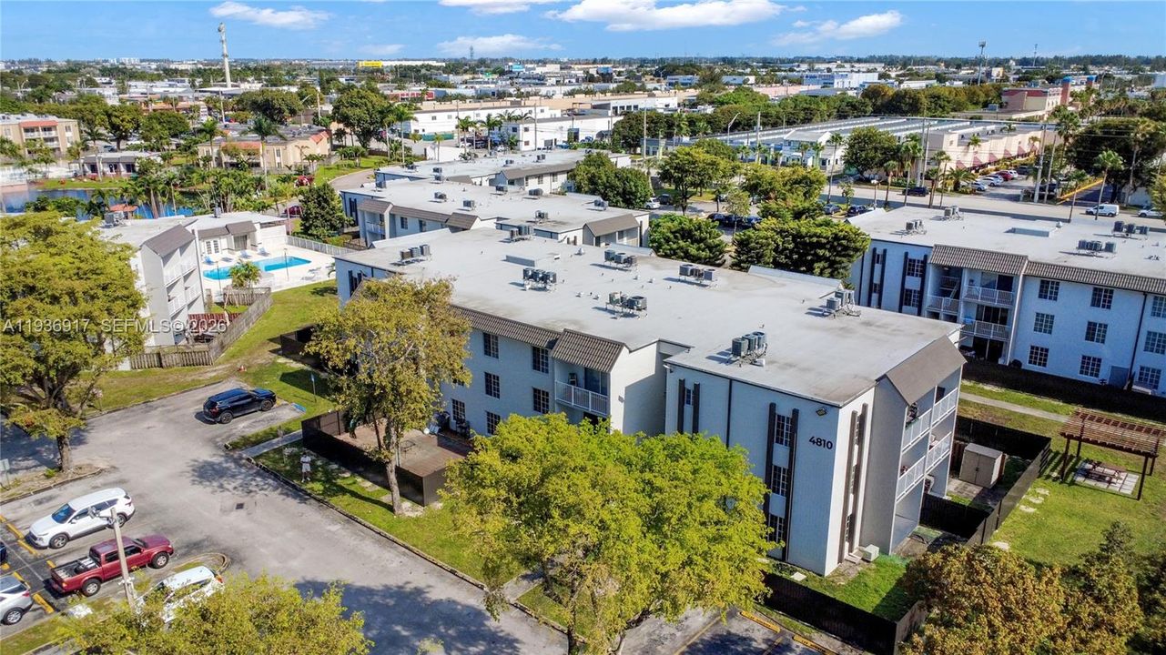 For Sale: $244,900 (1 beds, 1 baths, 810 Square Feet)