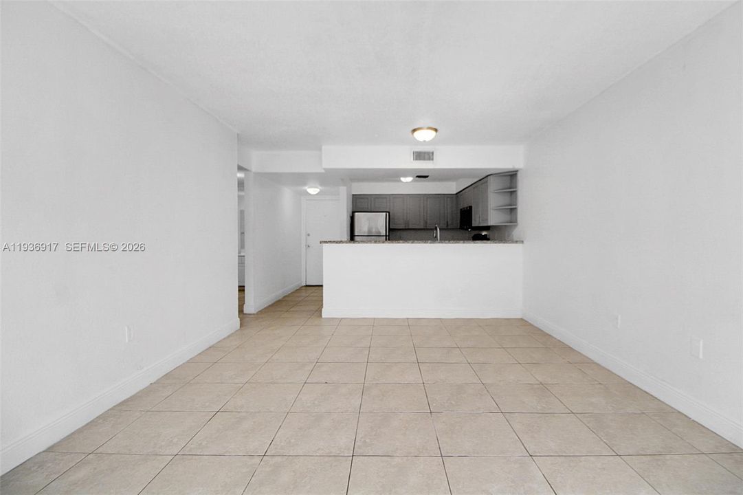 For Sale: $244,900 (1 beds, 1 baths, 810 Square Feet)