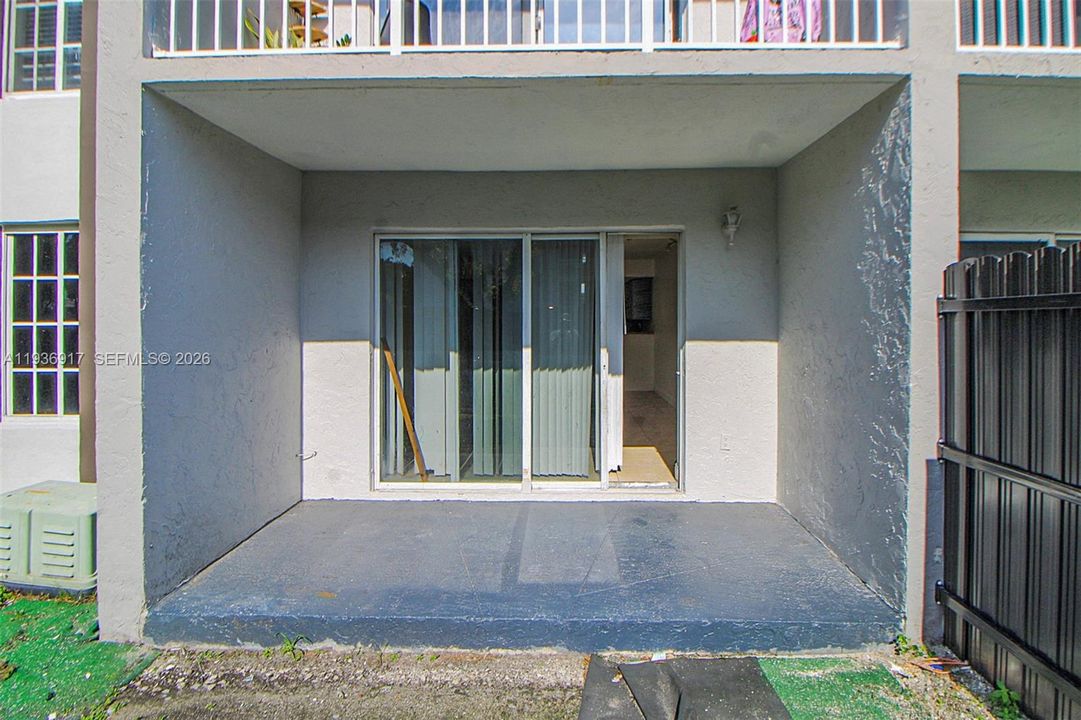 For Sale: $244,900 (1 beds, 1 baths, 810 Square Feet)