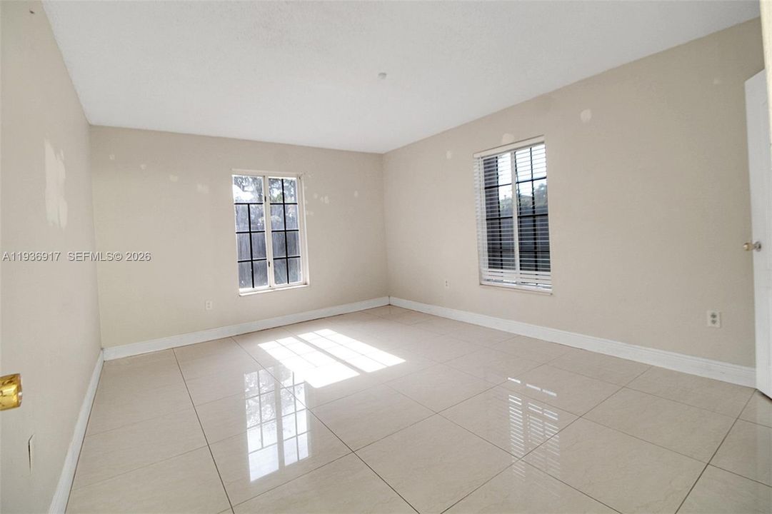 For Sale: $244,900 (1 beds, 1 baths, 810 Square Feet)