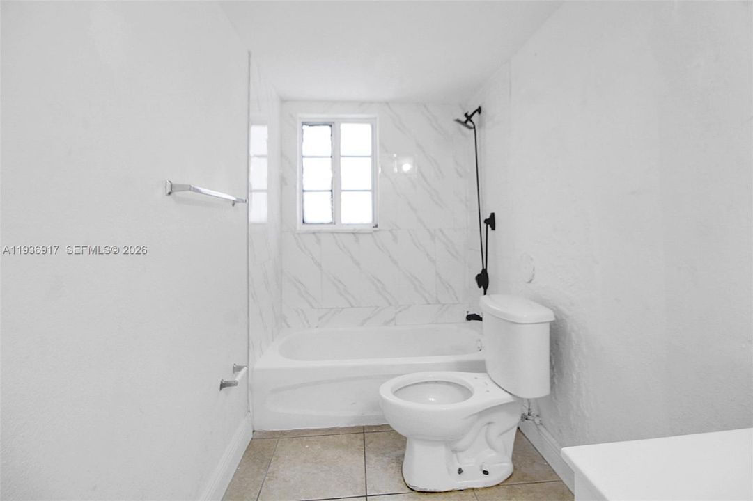 For Sale: $244,900 (1 beds, 1 baths, 810 Square Feet)