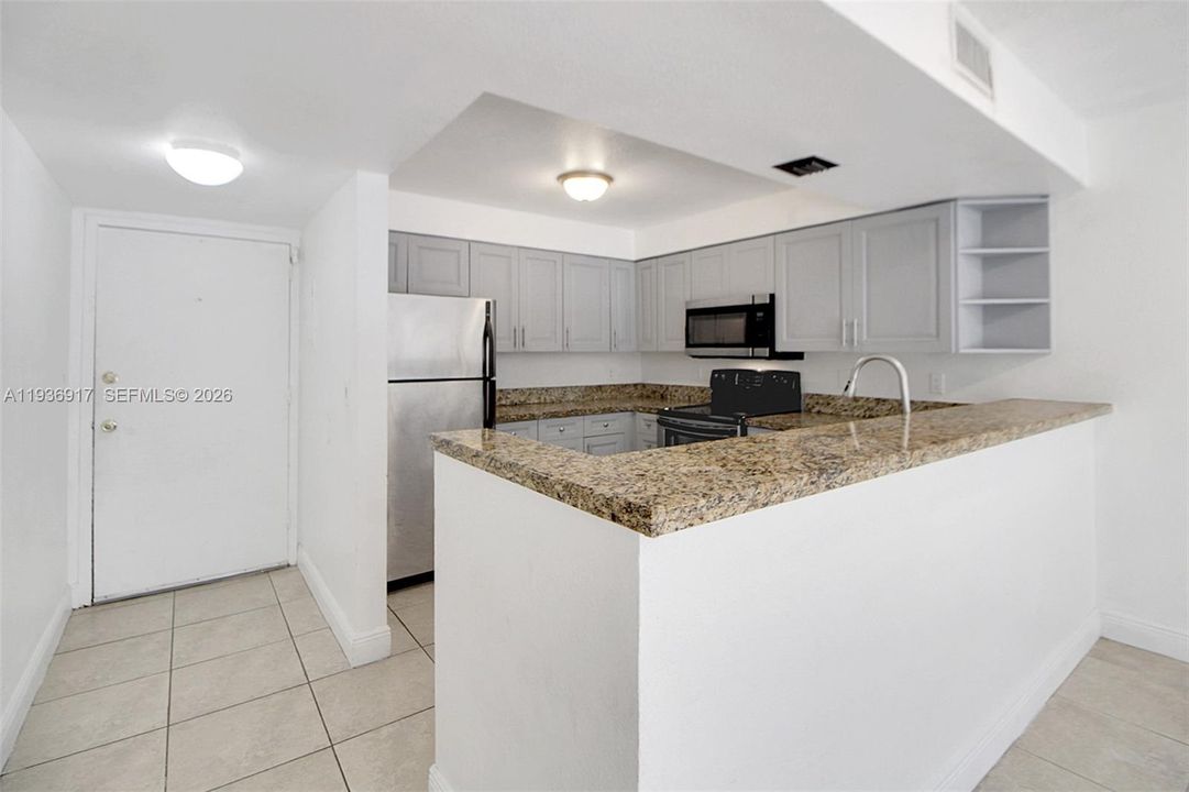 For Sale: $244,900 (1 beds, 1 baths, 810 Square Feet)