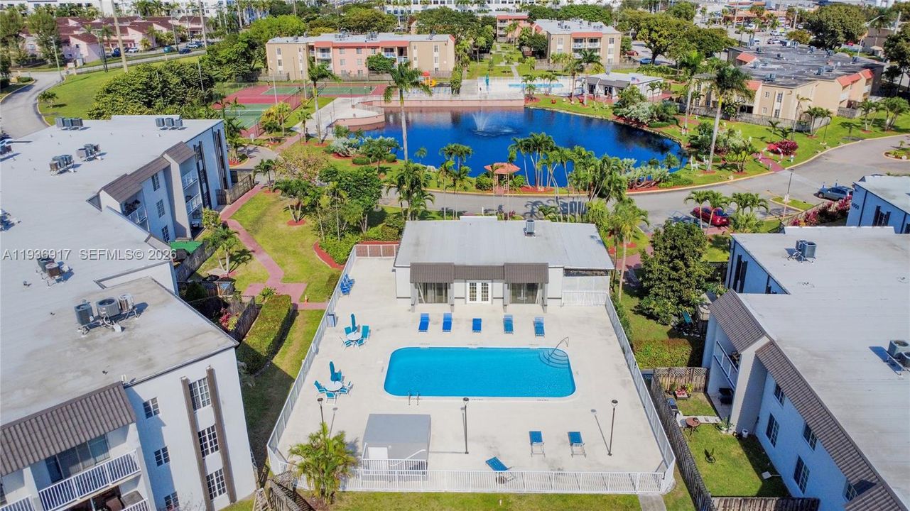 For Sale: $244,900 (1 beds, 1 baths, 810 Square Feet)