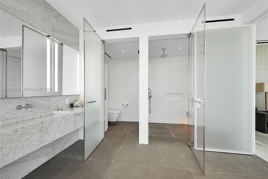 For Sale: $4,595,000 (3 beds, 3 baths, 2549 Square Feet)