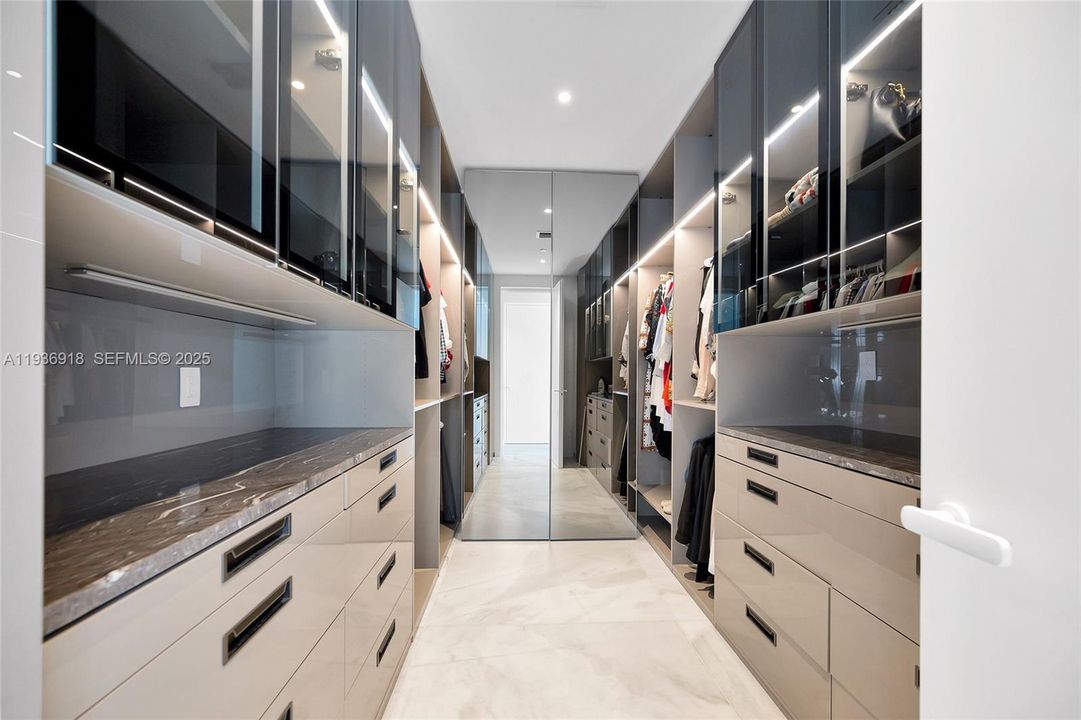 For Sale: $4,595,000 (3 beds, 3 baths, 2549 Square Feet)