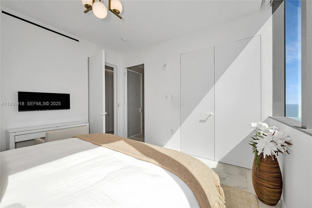 For Sale: $4,595,000 (3 beds, 3 baths, 2549 Square Feet)