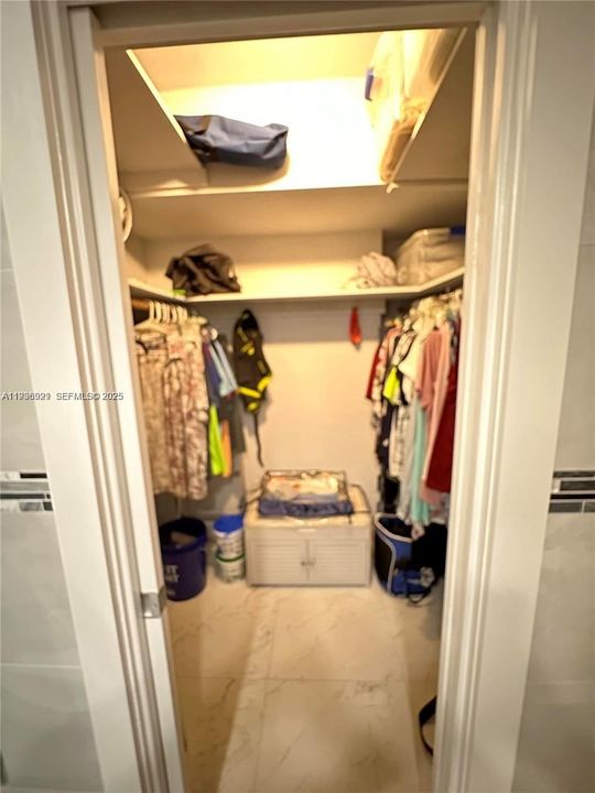 出租: $3,500 (1 贝兹, 1 浴室, 715 平方英尺)