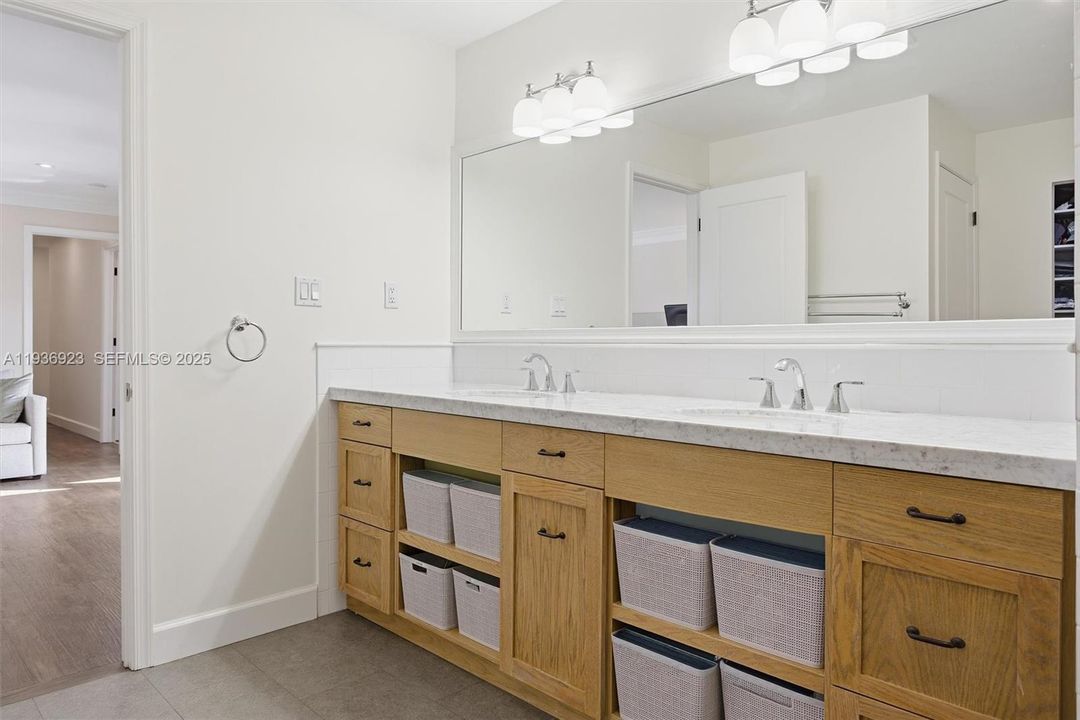 待售: $3,350,000 (6 贝兹, 3 浴室, 3350 平方英尺)