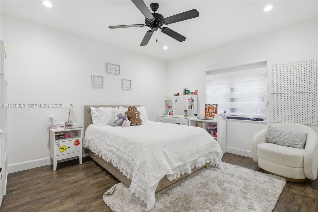 待售: $3,350,000 (6 贝兹, 3 浴室, 3350 平方英尺)