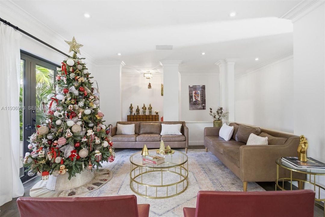 待售: $3,350,000 (6 贝兹, 3 浴室, 3350 平方英尺)