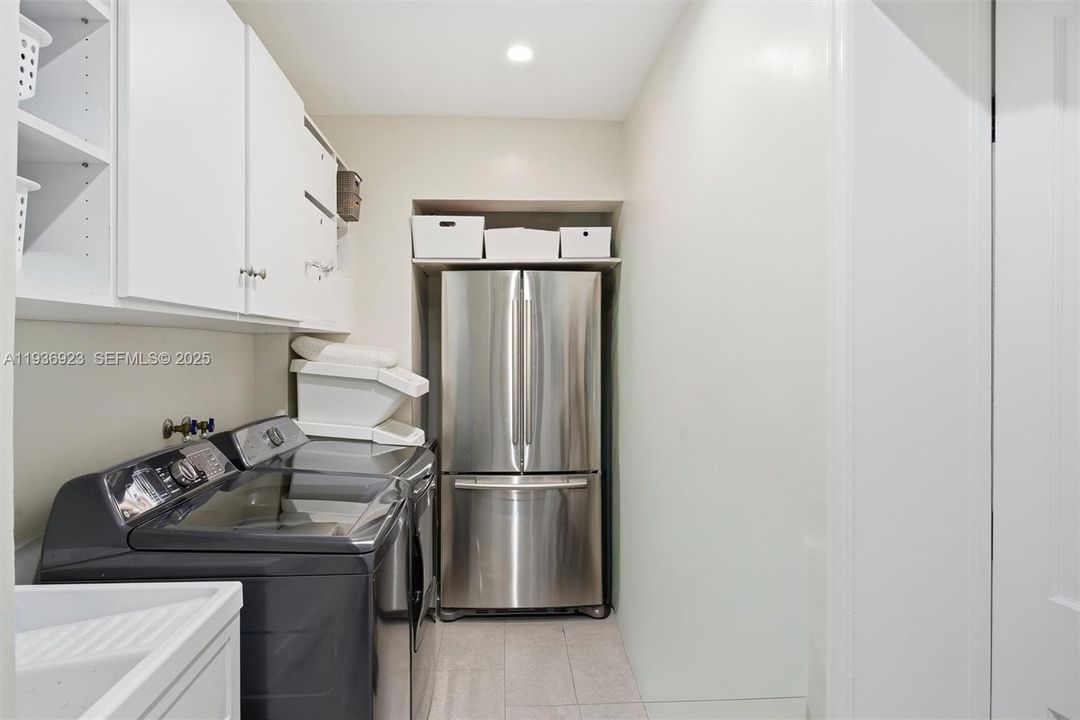 待售: $3,350,000 (6 贝兹, 3 浴室, 3350 平方英尺)