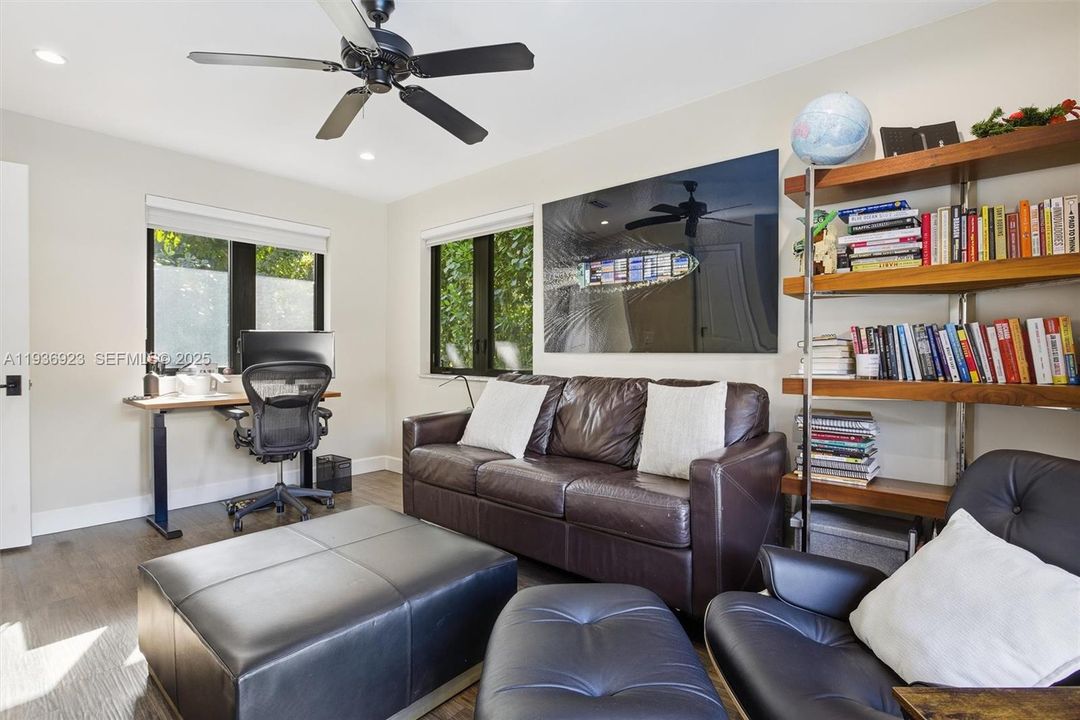 待售: $3,350,000 (6 贝兹, 3 浴室, 3350 平方英尺)