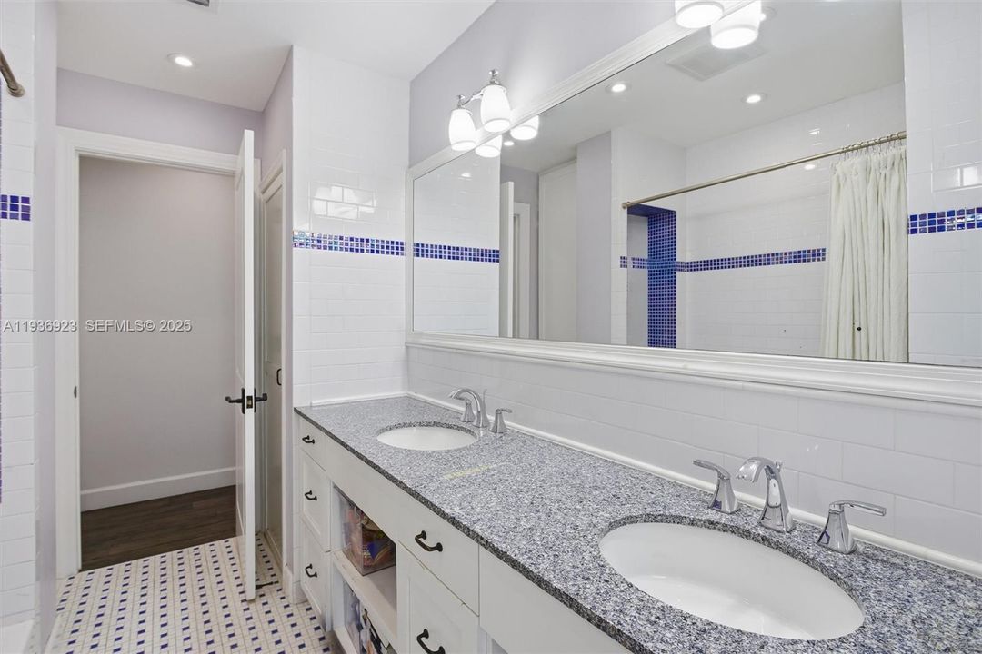 待售: $3,350,000 (6 贝兹, 3 浴室, 3350 平方英尺)