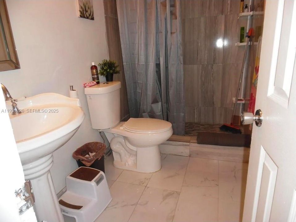 For Sale: $220,000 (2 beds, 2 baths, 1116 Square Feet)