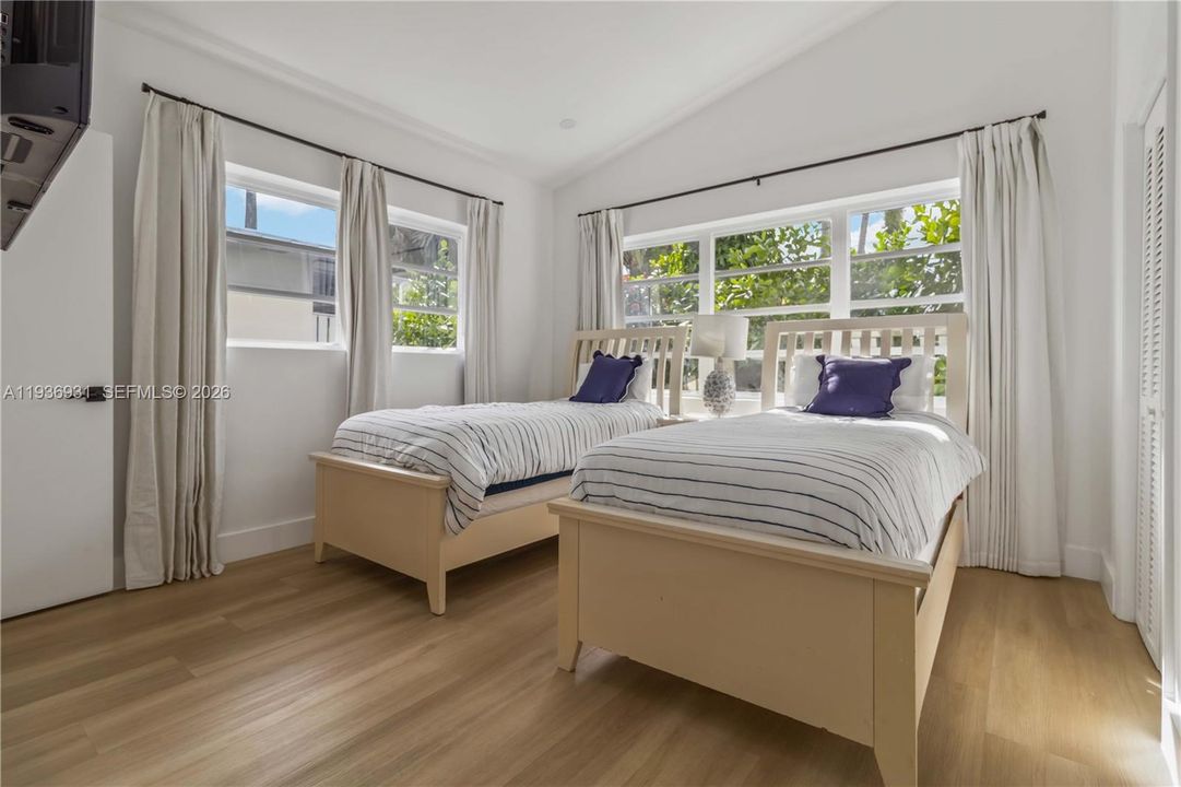 For Rent: $15,000 (3 beds, 2 baths, 1917 Square Feet)