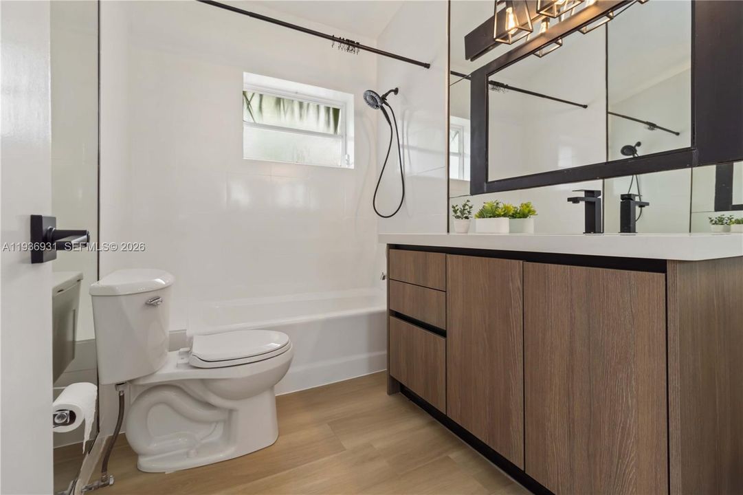 For Rent: $15,000 (3 beds, 2 baths, 1917 Square Feet)