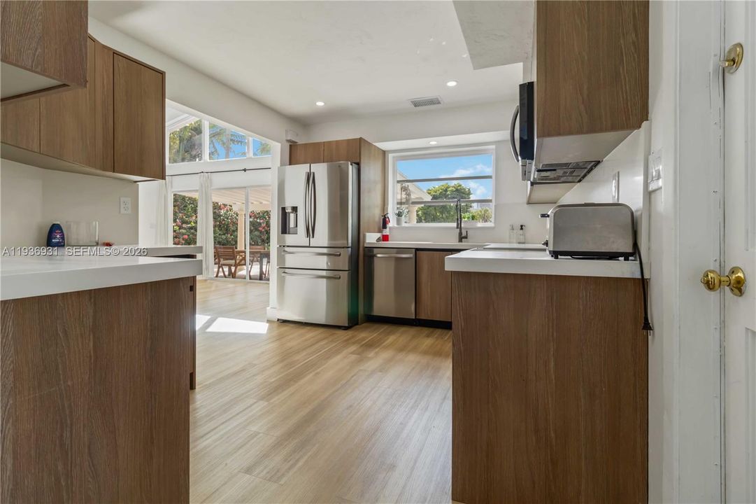 For Rent: $15,000 (3 beds, 2 baths, 1917 Square Feet)