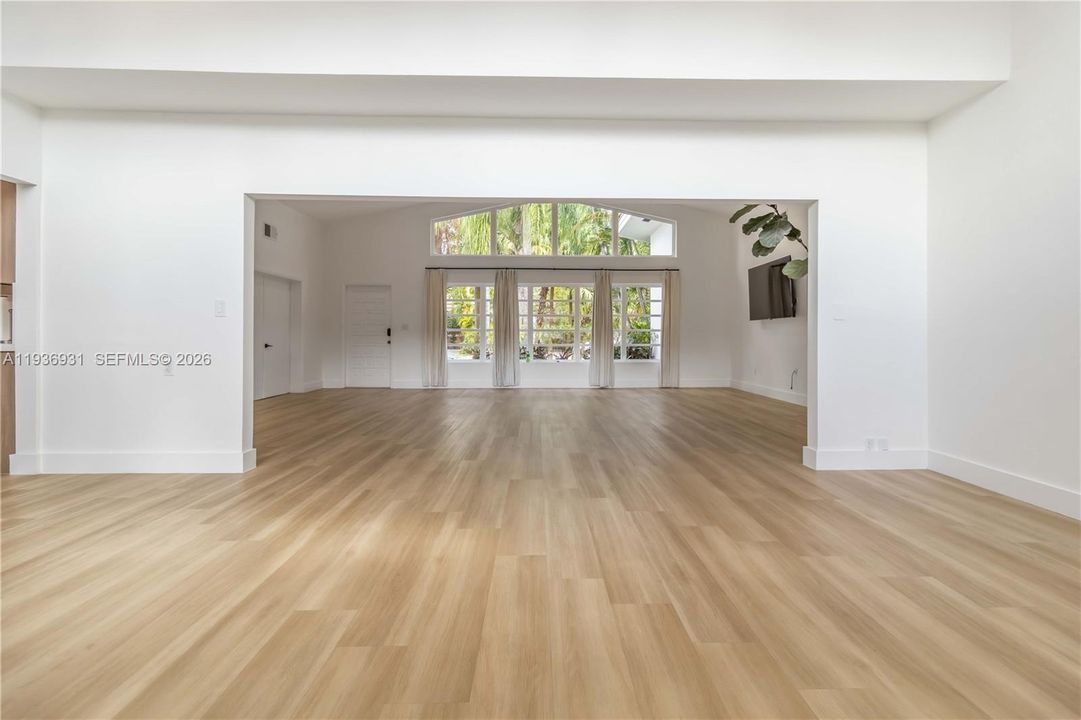 For Rent: $15,000 (3 beds, 2 baths, 1917 Square Feet)