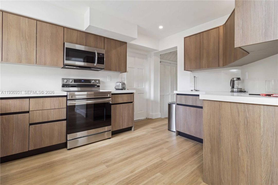 For Rent: $15,000 (3 beds, 2 baths, 1917 Square Feet)