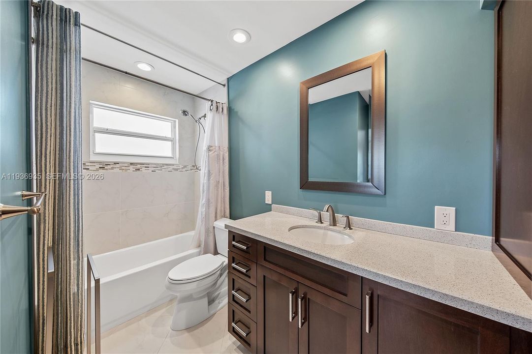 For Sale: $335,500 (2 beds, 2 baths, 1050 Square Feet)