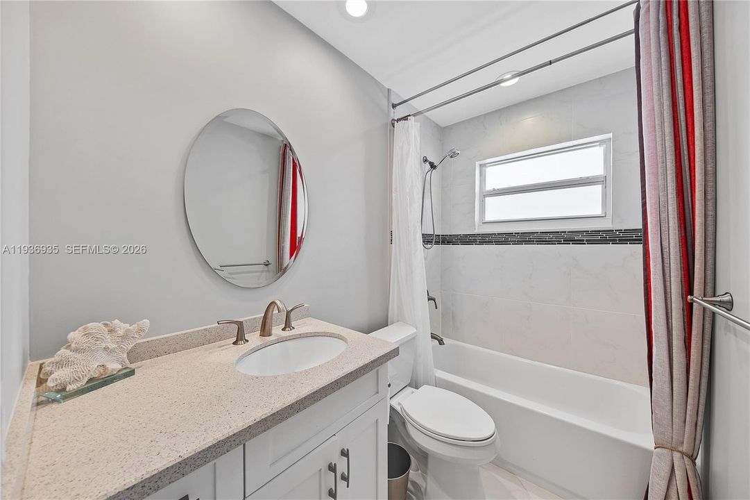 For Sale: $335,500 (2 beds, 2 baths, 1050 Square Feet)