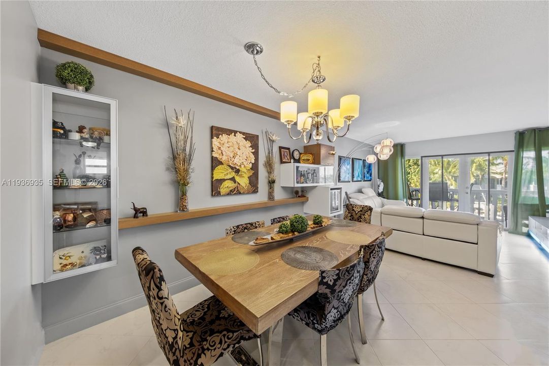 For Sale: $335,500 (2 beds, 2 baths, 1050 Square Feet)