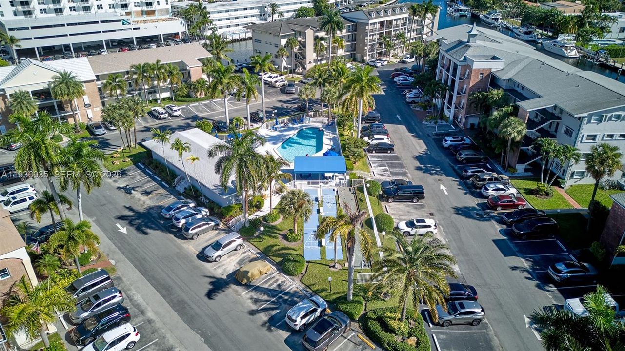 For Sale: $335,500 (2 beds, 2 baths, 1050 Square Feet)