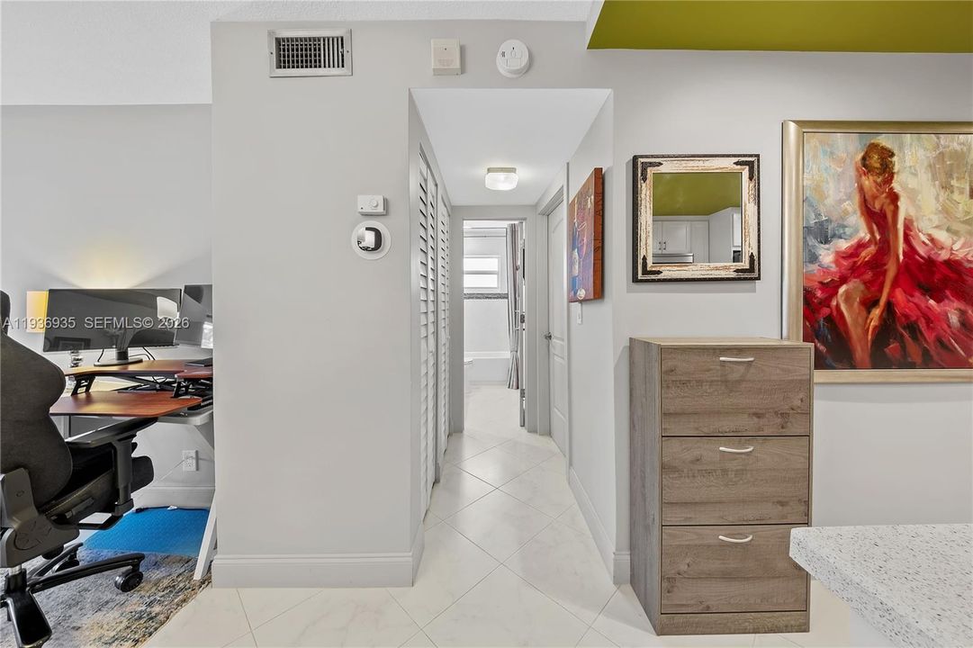 For Sale: $335,500 (2 beds, 2 baths, 1050 Square Feet)