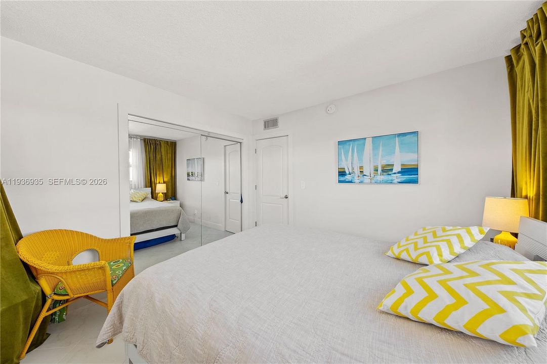 For Sale: $335,500 (2 beds, 2 baths, 1050 Square Feet)