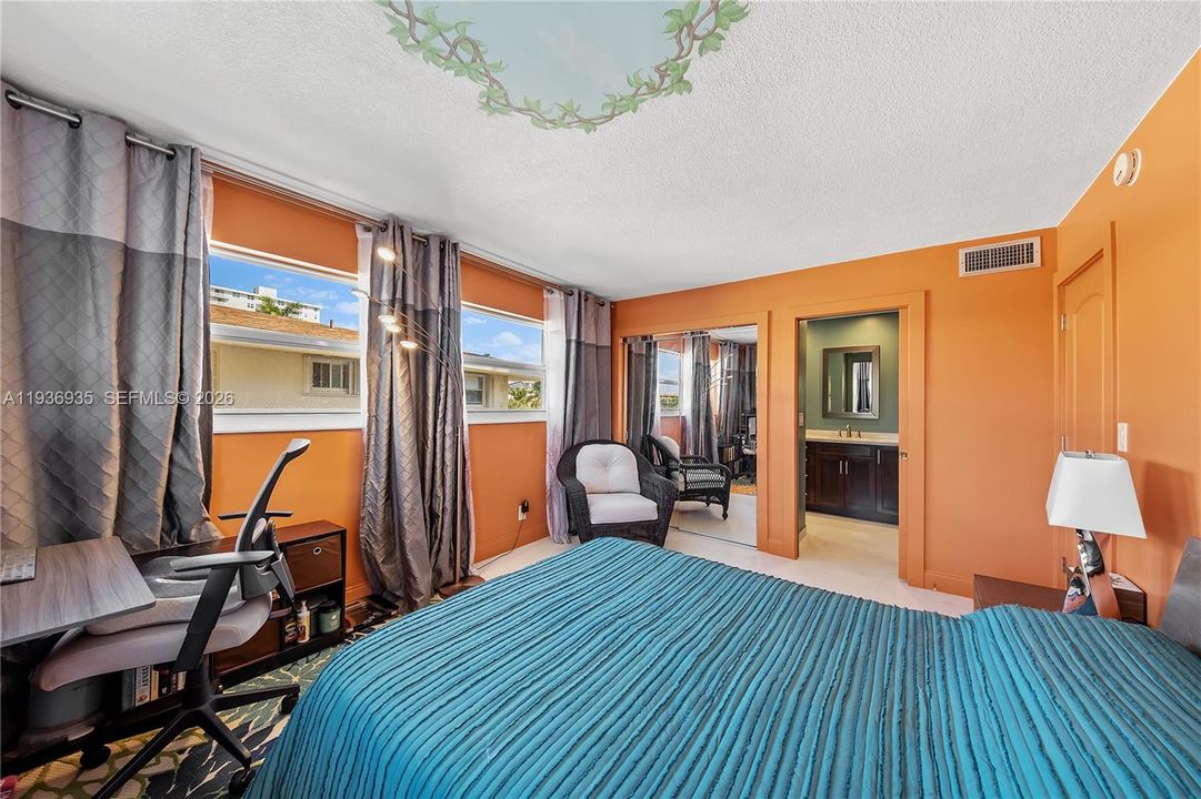 For Sale: $335,500 (2 beds, 2 baths, 1050 Square Feet)